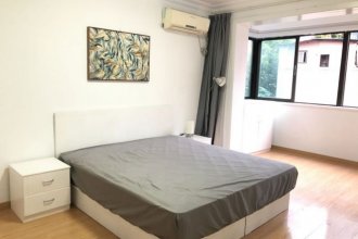 West Nanjing Road large Room Best Location In Shanghai Listing on SmartShanghai housing