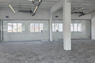 Bright & High ceiling office nr Yan'An West RD Listing on SmartShanghai housing
