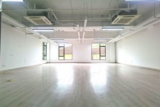 Bright office near IAPM & ShanXi South RD M1/10/12 Listing on SmartShanghai housing