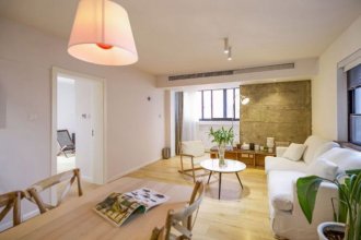 high rise 2br +study apt right next JiangSu rd with L2 L11 Listing on SmartShanghai housing