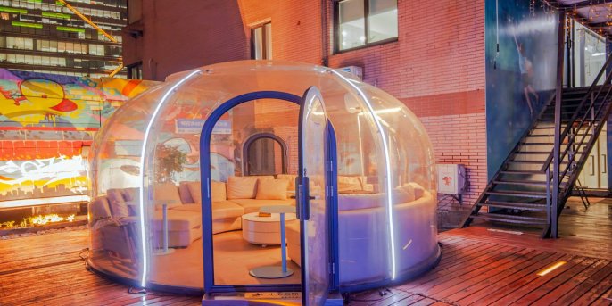 Compact, Quiet Office Near Terrace on West Nanjing Road: Ideal for 6, with Excellent Lighting