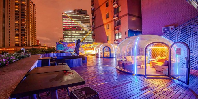 West Nanjing Rd Office | Floor-to-Ceiling Windows | 24/7 AC | Fits 5