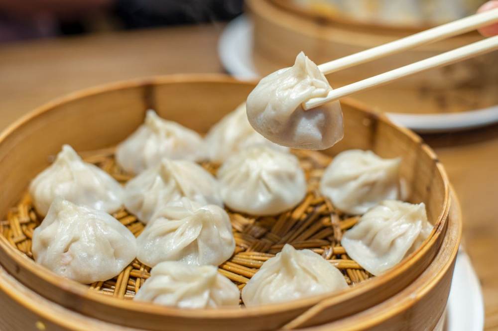 There’s a Soup Dumpling Fight Happening on Huanghe Lu