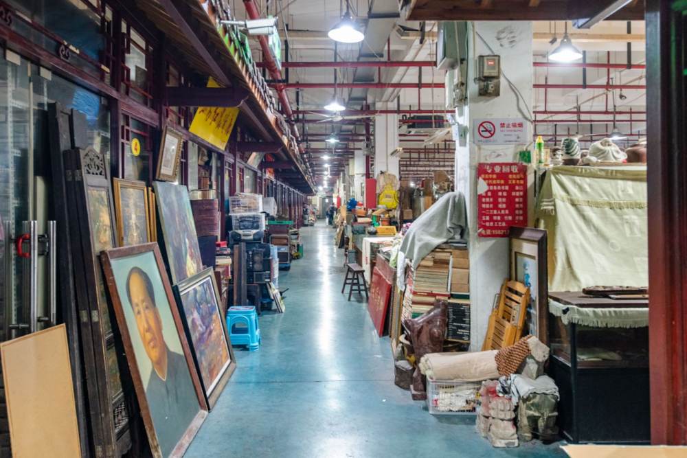 Hunting for Tomb Robbers at the Ju Qi Antique Market
