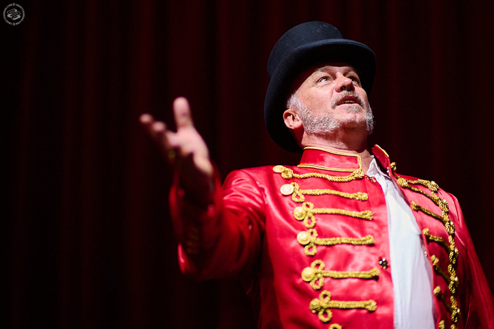 Intertwining Narratives 