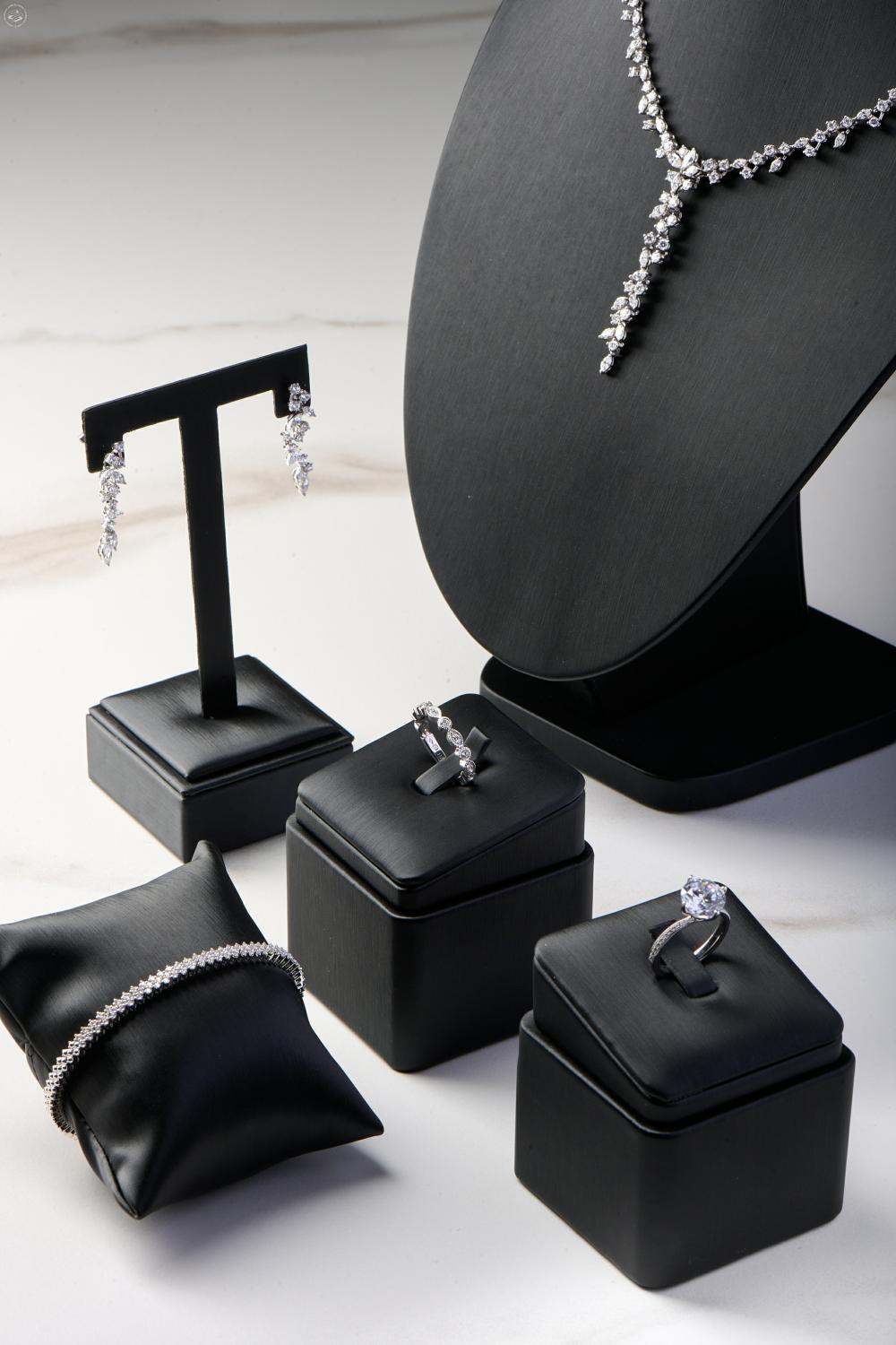 Collections Focus: Contour 