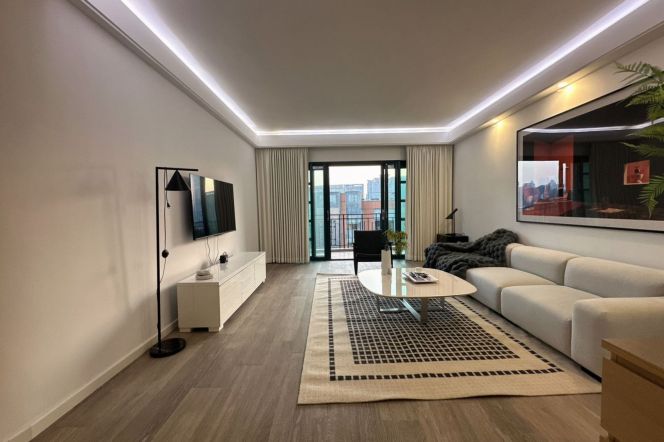 very modern 3 brs floor heating open balcony in Yanlord Huang pu river Lujiazui IFC 