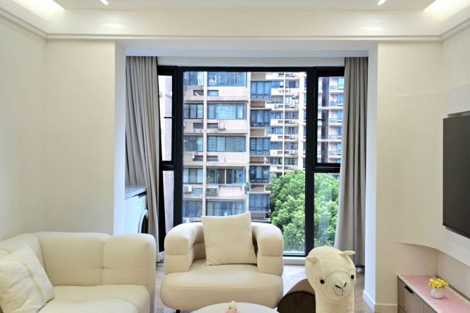 2 br apt in Changning District Near Weining Rd Station(Line 2)