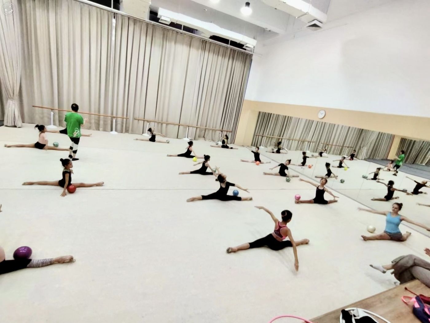 Vera International Rhythmic Gymnastics Club - 2