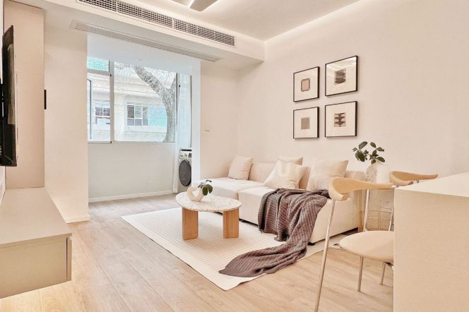 Jiangsu rd/modern 2br 2lr@L2/11,bright room/Nice deco&location