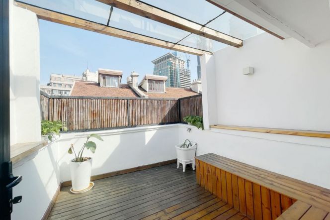 Entire lane house 4br/3bt@Xintiandi 200sqm with private garden and terrace