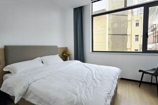 Quality 2br apt in Jing'an Nr Line2&11 JiangsuRd