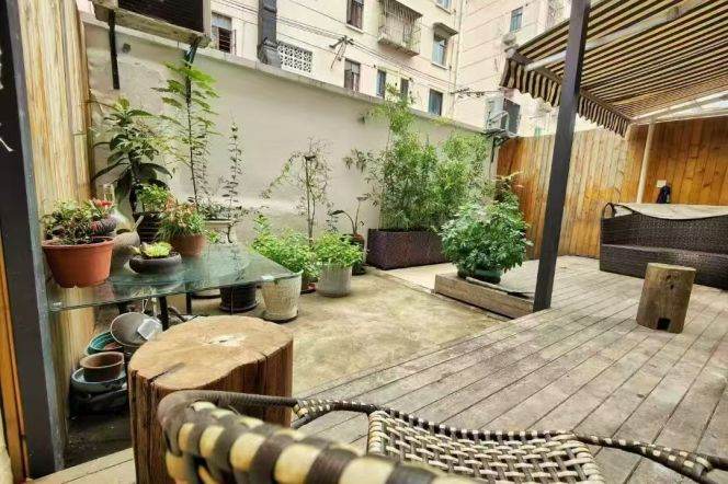 Big yard one bedroom Apt with heating & oven @Loushanguan Rd