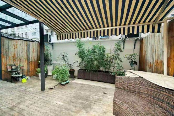 Big yard one bedroom Apt with heating & oven @Loushanguan Rd