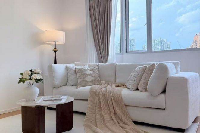 Cozy modern high-rise unit/Suzhou River