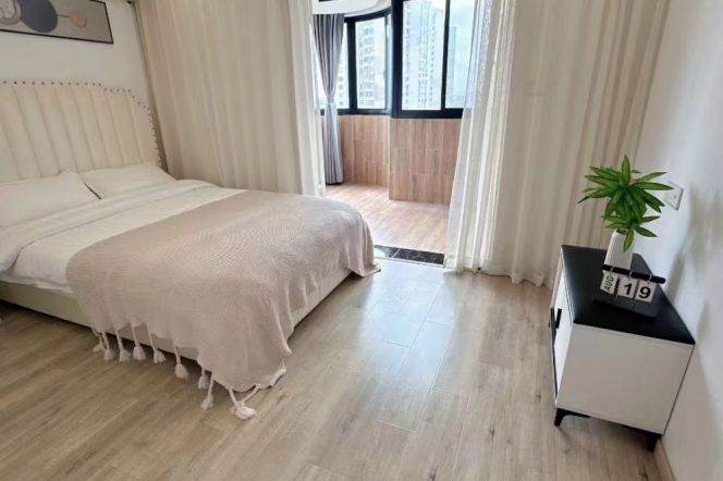 Elevator 2BR with large corner balcony/Loushanguan rd M2/15/12F/9.8K