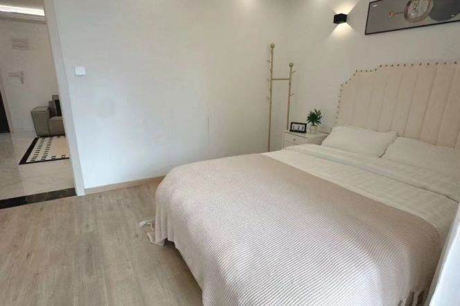 Elevator 2BR with large corner balcony/Loushanguan rd M2/15/12F/9.8K