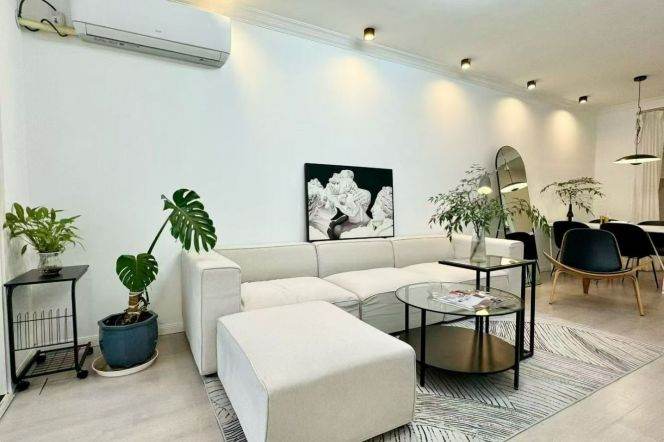 Good value2brs2baths with elavator in hongqiao rd