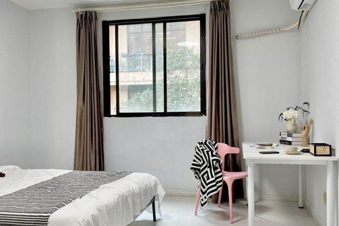 Jingan district,master bedroom near Jingan temple,big and cozy close to SJTU/ECNU