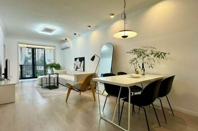 Good value2brs2baths with elavator in hongqiao rd