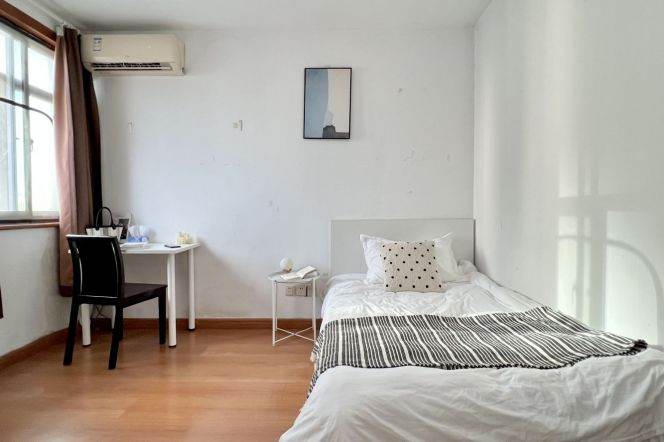 Jingan district,cozy room near Changping rd,international roommates