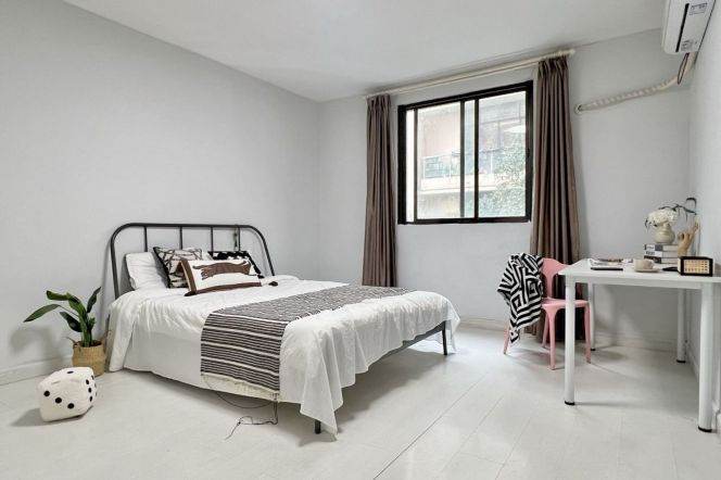 Jingan district,master bedroom near Jingan temple,big and cozy close to SJTU/ECNU