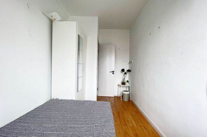 Jingan district,bright room near West Nanjing rd,close to ECNU/ESSCA