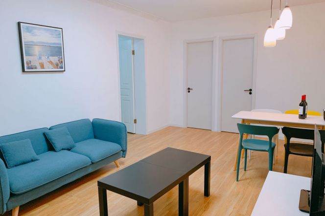 Jingan district,cozy room near Jingan temple,international roommates,very center