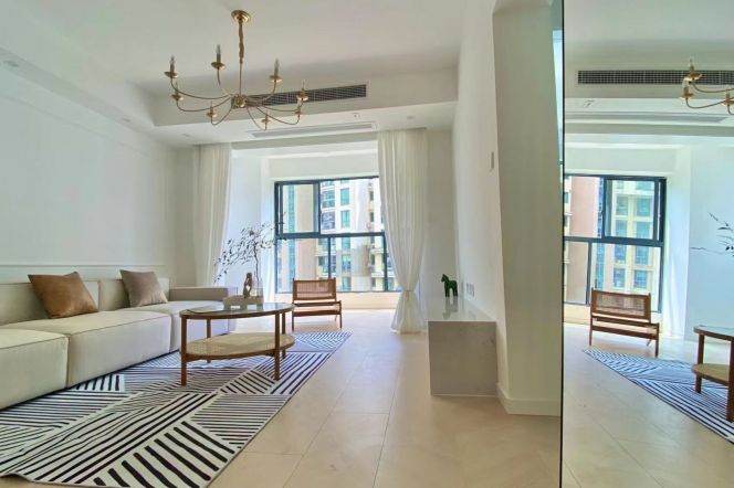 Big windows 2Bedrooms Apt +Central AC+oven @ L11/13 Longde Rd