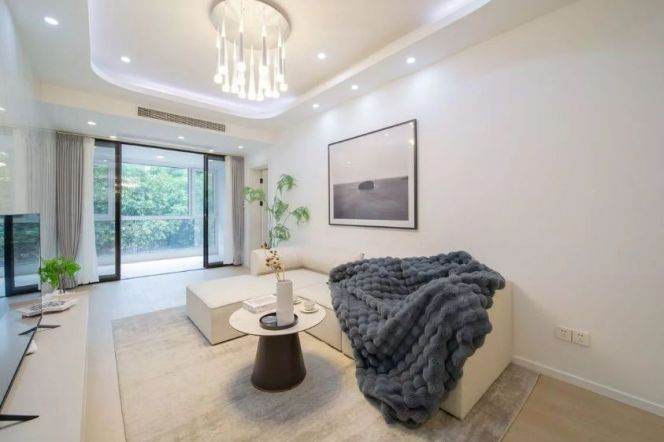 Spacious 3brs&2baths with balcony near Jiaotong University