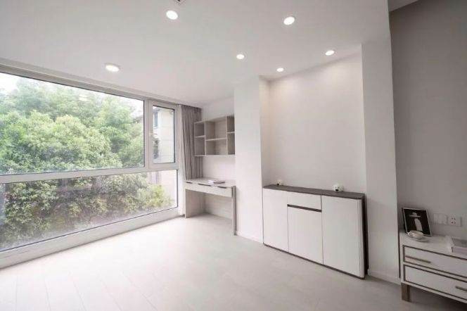 Spacious 3brs&2baths with balcony near Jiaotong University