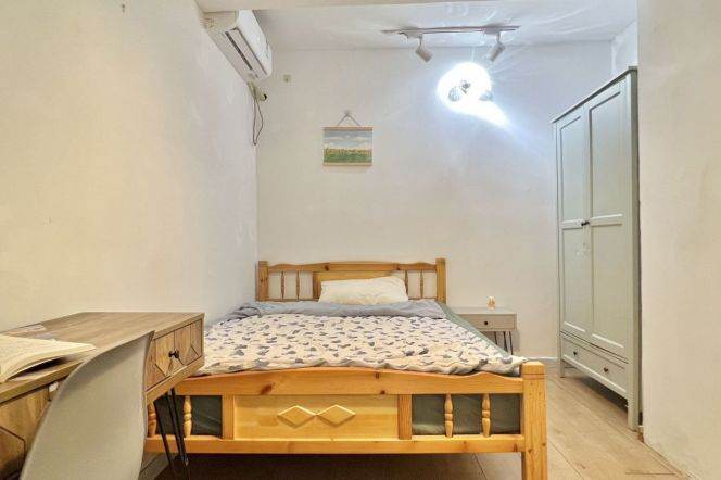 Jingan district,cheap room near Jingan temple,close to ECNU/SJTU