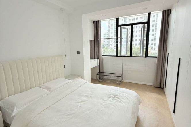 zhongshan park station one bedroom