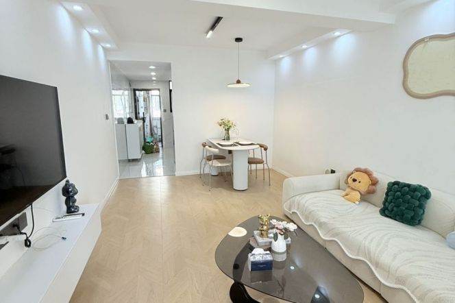 zhongshan park station one bedroom