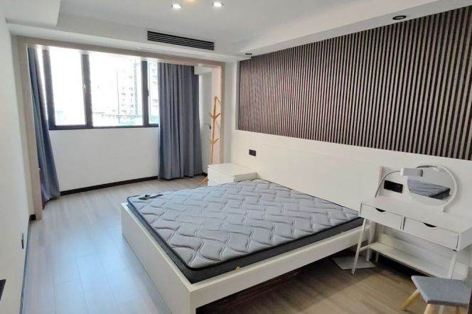 zhongshan park station one bedroom