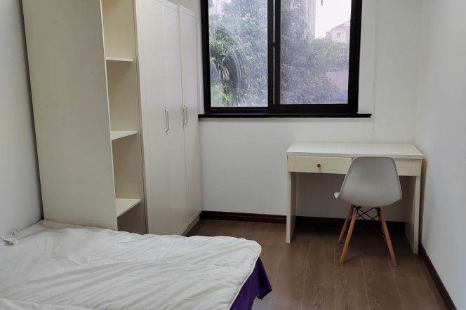 Walk distance to jiao tong university 10/11 DHU near Xujiahui ECNU