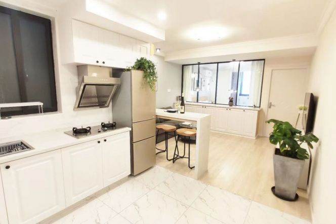 Cozy 1Br fully Furnished Long Rd Station