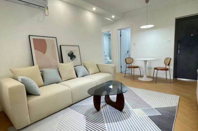 Elevator Spacious 1Br/2Lr/1Bt Close to L2/3/4 Zhongshan Park Station 