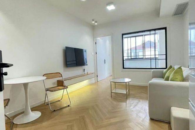 Spacious 1Br/2Lr/1Bt@L2/3/4/11 Zhongshan Park&Jiangsu Rd Station 