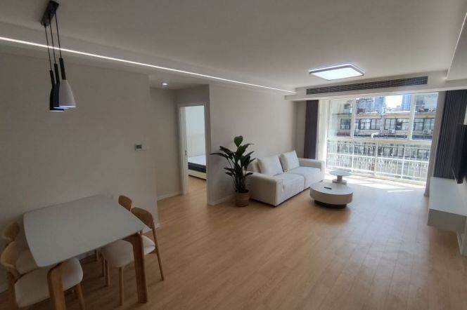 Newly Renovated Elevator 2Br/2Lr/1Bt@L1/2/8 People’s Square Station 