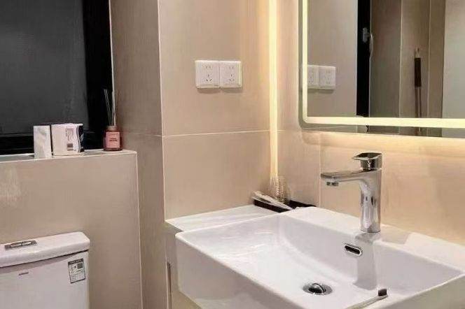 Zhongshan park elevator 1BR apartment