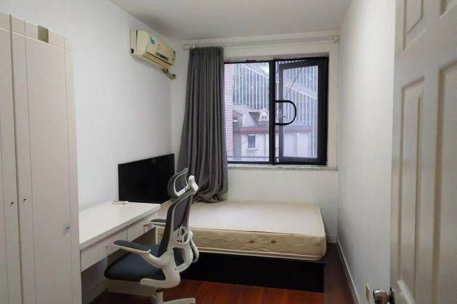 Bright room walk distance to jiao tong university /international roommates