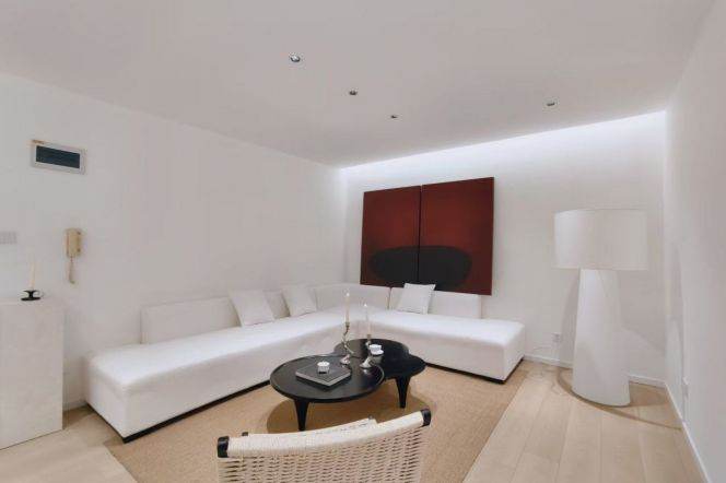 2 br 110 sqm newly renovated Apt/Modern style Xuhui 13.5K