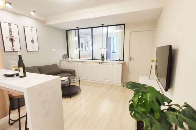 Cozy 1Br fully Furnished Long Rd Station