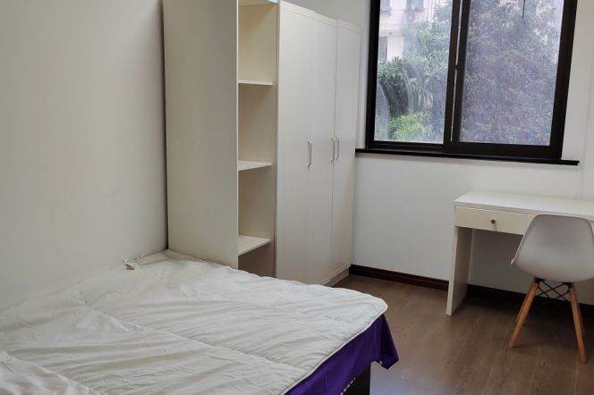 Walk distance to jiao tong university 10/11 DHU near Xujiahui ECNU