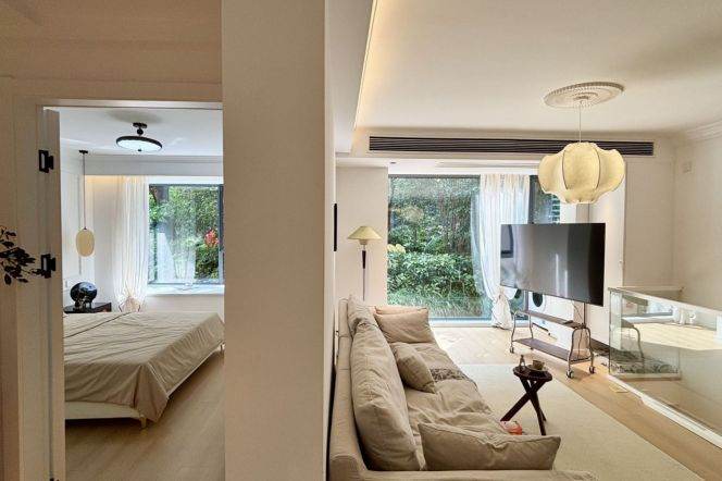 2Bdrs 1Bath /huge basement/Spacious&Bright /Line11/15 Shanghai  West  Railway Station 