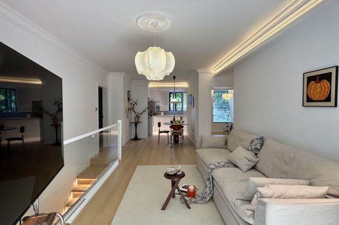 2Bdrs 1Bath /huge basement/Spacious&Bright /Line11/15 Shanghai  West  Railway Station 