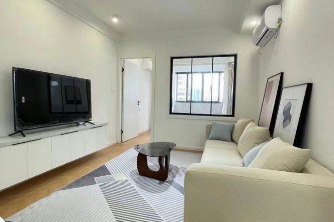 Elevator Spacious 1Br/2Lr/1Bt Close to L2/3/4 Zhongshan Park Station 