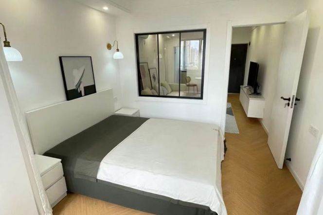 Elevator Spacious 1Br/2Lr/1Bt Close to L2/3/4 Zhongshan Park Station 