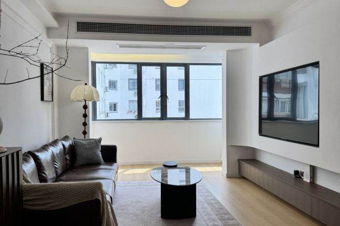 Big 2Br +elevator+balcony 110Sqm /Caoyang rd &Wuning rd Metro L3&4&14